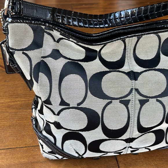 Coach Chelsea 18903 Shoulder Bag - Picture 4 of 16